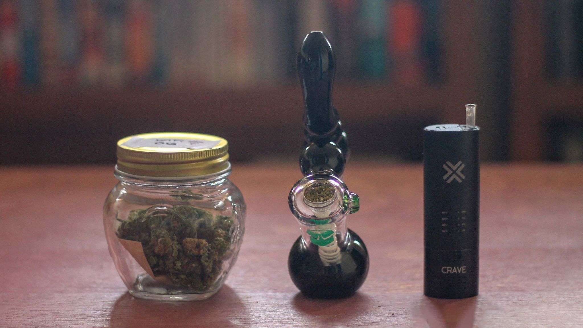 Vaporizador de Hierba Seca vs Bong: Una comparación exhaustiva